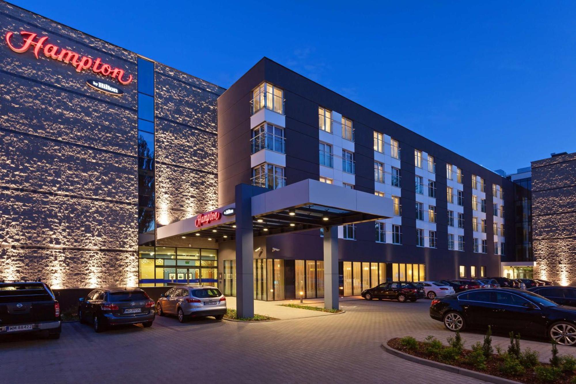 Hampton By Hilton Warsaw Airport Hotel Exterior foto